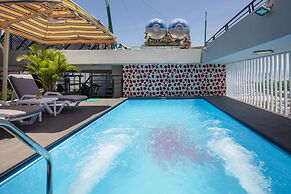 Maple Leaf Hotel & Apartment