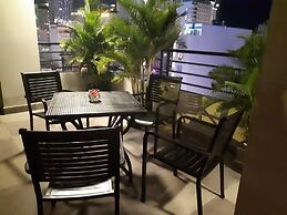 Maple Leaf Hotel & Apartment