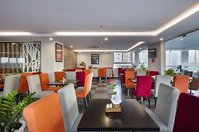 Maple Leaf Hotel & Apartment