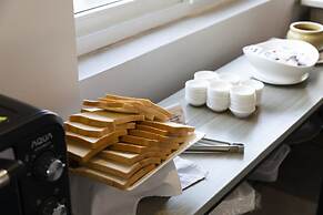 Maple Leaf Hotel & Apartment