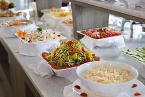 Maple Leaf Hotel & Apartment