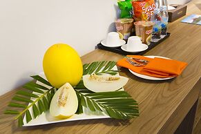 Maple Leaf Hotel & Apartment