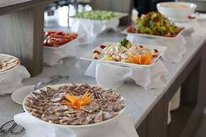 Maple Leaf Hotel & Apartment