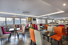 Maple Leaf Hotel & Apartment