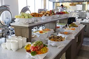 Maple Leaf Hotel & Apartment