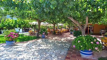 Stalaktites Studios and Apartments