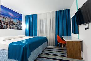 MAXROOMS Global Sky Hotel