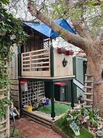 Water Bay Villa Bed and Breakfast