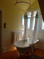 Water Bay Villa Bed and Breakfast