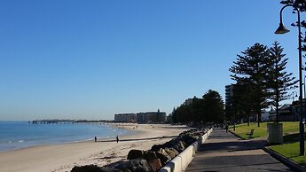 Water Bay Villa Bed and Breakfast