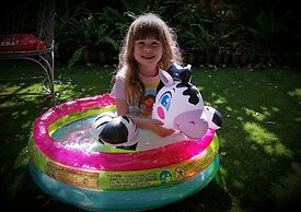 Water Bay Villa Bed and Breakfast