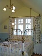 Water Bay Villa Bed and Breakfast