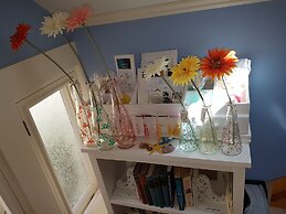 Water Bay Villa Bed and Breakfast