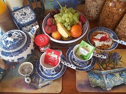 Water Bay Villa Bed and Breakfast