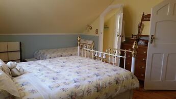 Water Bay Villa Bed and Breakfast