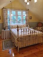 Water Bay Villa Bed and Breakfast