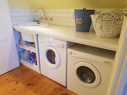 Water Bay Villa Bed and Breakfast