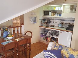 Water Bay Villa Bed and Breakfast