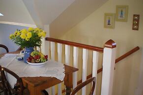 Water Bay Villa Bed and Breakfast