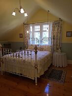 Water Bay Villa Bed and Breakfast