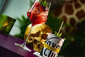 GRAND your home with common kitchens with self check-in