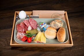 GRAND your home with common kitchens with self check-in