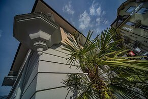 GRAND your home with common kitchens with self check-in