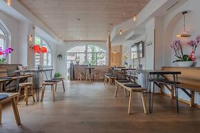 GRAND your home with common kitchens with self check-in