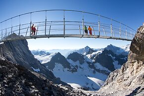 GRAND your home with common kitchens with self check-in