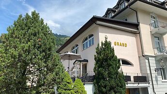 GRAND your home with common kitchens with self check-in