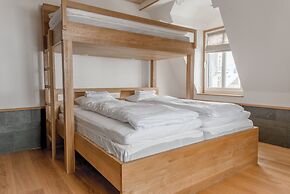 GRAND your home with common kitchens with self check-in