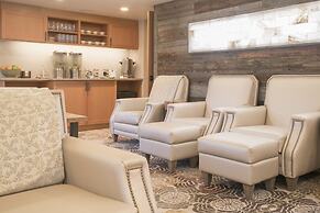 Moose Hotel And Suites