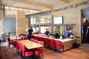 Moose Hotel And Suites