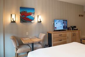 Moose Hotel And Suites