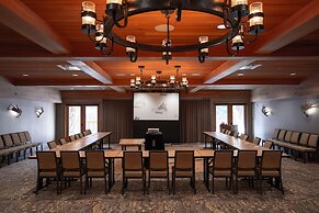 Moose Hotel And Suites