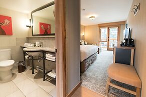 Moose Hotel And Suites