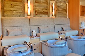 Moose Hotel And Suites