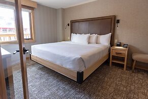 Moose Hotel And Suites