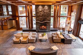 Moose Hotel And Suites