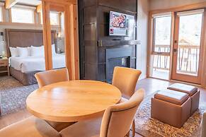 Moose Hotel And Suites