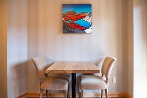 Moose Hotel And Suites