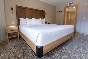 Moose Hotel And Suites