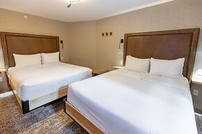 Moose Hotel And Suites