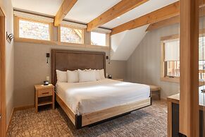 Moose Hotel And Suites