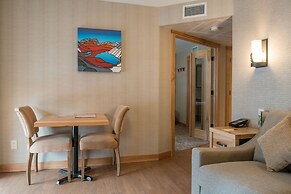 Moose Hotel And Suites