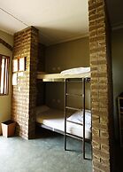 Jollyboys Backpackers