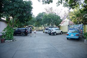 Jollyboys Backpackers