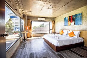 B2 Mahidol Boutique & Budget Hotel