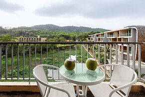 The Lago Apartments by Tropiclook