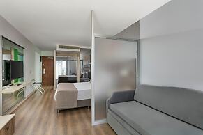 Seven Seas Hotel Blue